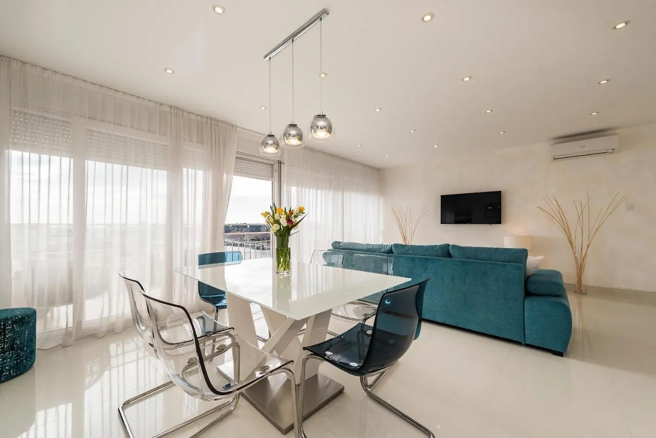Urban Luxury Apartment Ζαντάρ 0*,